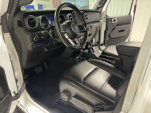 Used 2023 Jeep Wrangler Unlimited Sahara w/ Cold Weather Group AWD/4WD image 15