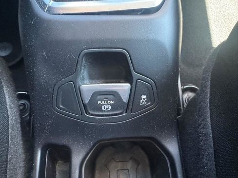 Used 2020 Jeep Renegade Sport w/ Sport Appearance Group FWD image 9