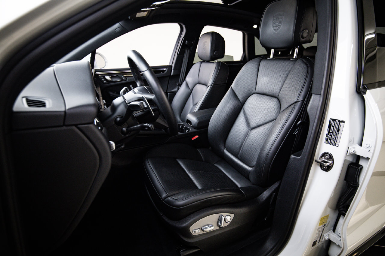 Certified 2026 Porsche Macan AWD/4WD image 5
