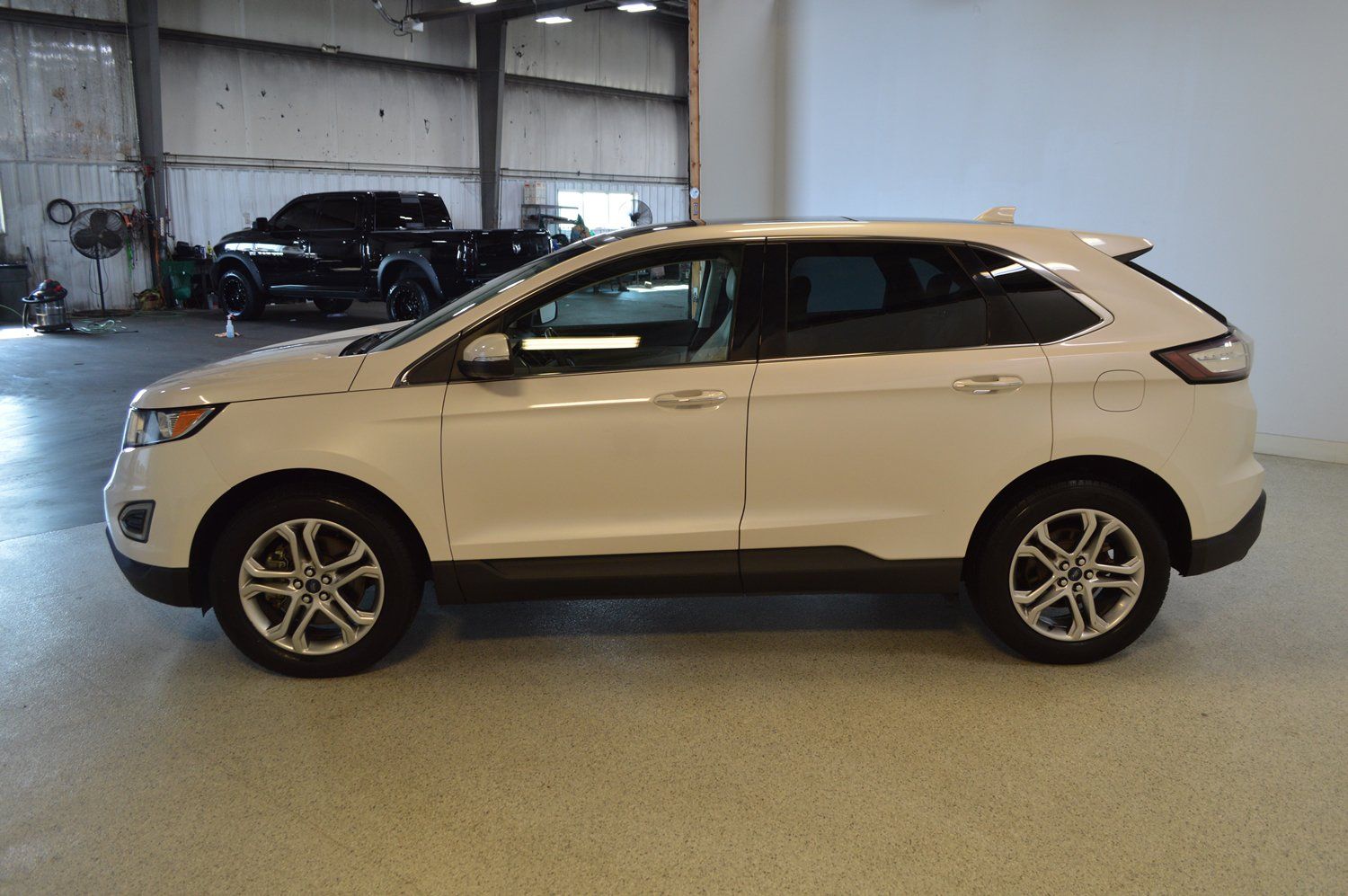 Used 2017 Ford Edge Titanium w/ Equipment Group 301A AWD/4WD image 6