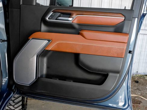 Used 2025 GMC Sierra 2500 Denali Ultimate AWD/4WD image 46