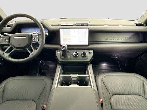 Used 2025 Land Rover Defender 130 X-Dynamic SE AWD/4WD image 13