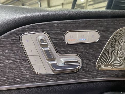 Used 2022 Mercedes-Benz GLS 450 4MATIC image 10