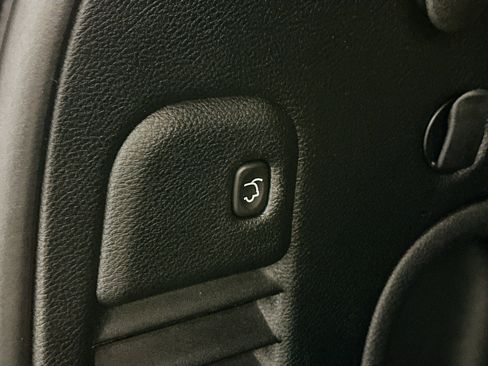 Used 2021 Jeep Grand Cherokee Laredo X image 32