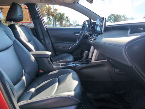 Certified 2024 Toyota Corolla Cross XLE image 32