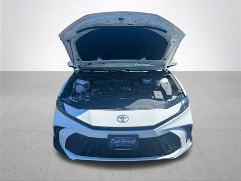 Used 2025 Toyota Camry SE FWD image 4