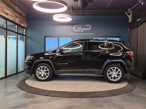 Used 2023 Jeep Compass Latitude image 6