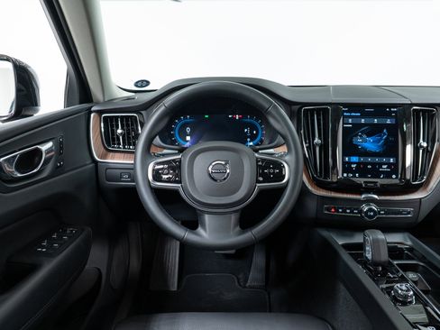 Certified 2023 Volvo XC60 B5 Plus w/ Climate Package image 17