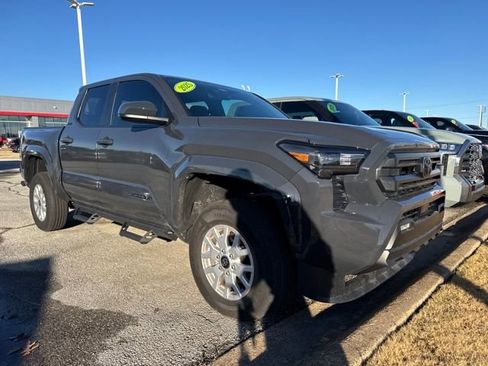 Used 2025 Toyota Tacoma SR5 image 5