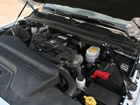 Used 2024 RAM 3500 Tradesman w/ Chrome Appearance Group image 28