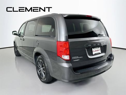 Used 2017 Dodge Grand Caravan SE FWD image 10