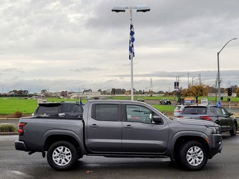 Used 2023 Nissan Frontier SV w/ Tow Package image 3
