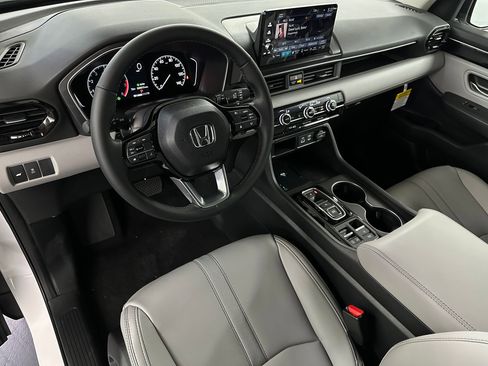 New 2025 Honda Pilot EX-L image 4