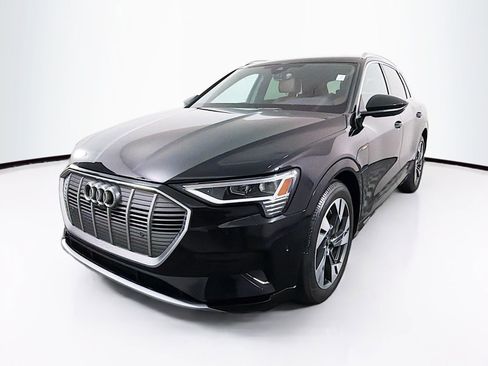 Used 2022 Audi e-tron Premium Plus image 3