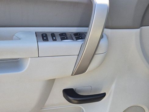 Used 2011 GMC Sierra 1500 SLE w/ SLE Preferred Package RWD image 17