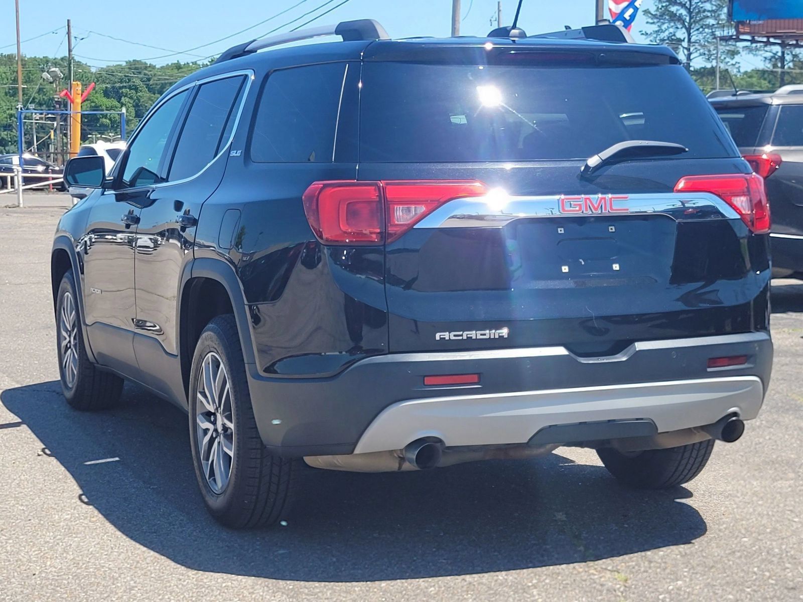 Used 2017 GMC Acadia SLE w/ Driver Alert Package I FWD image 12