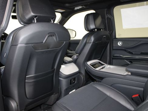 New 2027 Lincoln Navigator Reserve w/ Jet Appearance Package AWD/4WD image 28