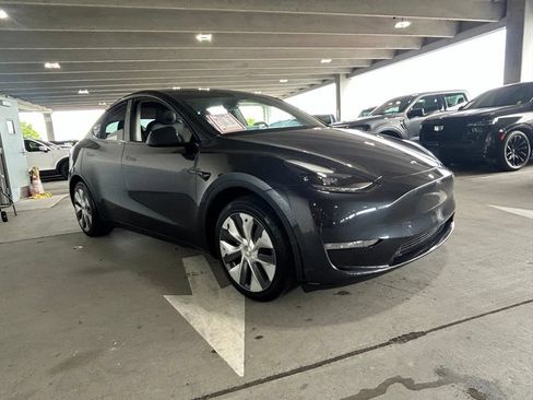 Used 2024 Tesla Model Y Long Range AWD/4WD image 7