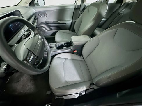 Used 2025 Kia K4 LXS image 13