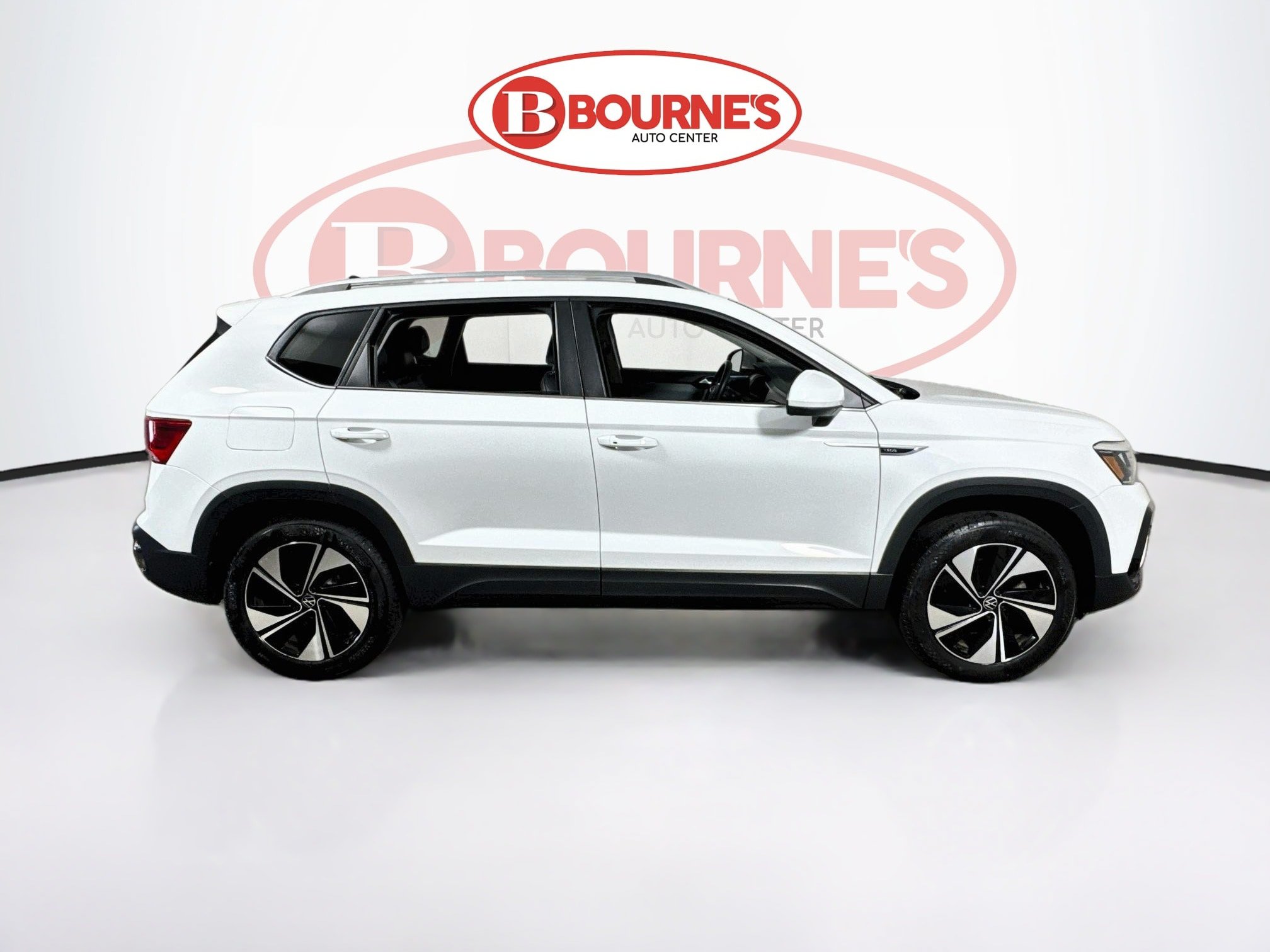 Used 2023 Volkswagen Taos SE w/ Panoramic Sunroof Package AWD/4WD image 12