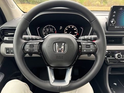 New 2025 Honda Pilot Touring image 21