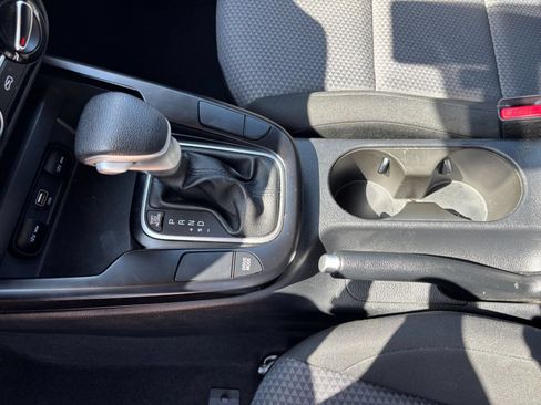 Used 2025 Kia Soul LX w/ LX Technology Package FWD image 38