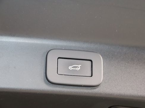 Used 2023 Jaguar F-PACE S image 52