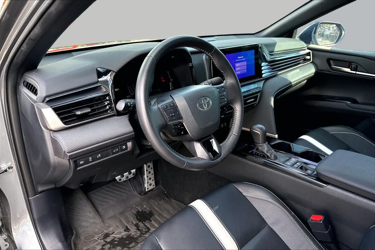Used 2025 Toyota Camry SE FWD image 17