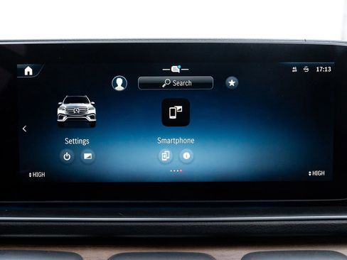 Used 2024 Mercedes-Benz GLS 450 4MATIC image 25