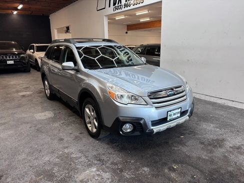 Used 2013 Subaru Outback 2.5i Limited AWD/4WD image 2