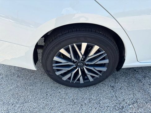Used 2025 Nissan Altima 2.5 SV FWD image 30