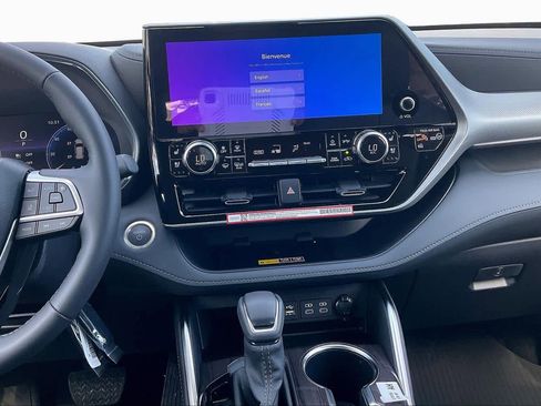 New 2026 Toyota Highlander Platinum image 6