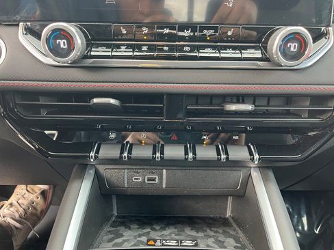 Certified 2024 Chevrolet Colorado Z71 w/ Z71 Convenience Package 2 image 15