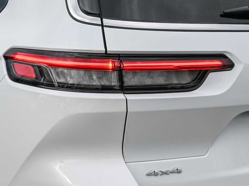 New 2025 Jeep Grand Cherokee L Laredo image 7