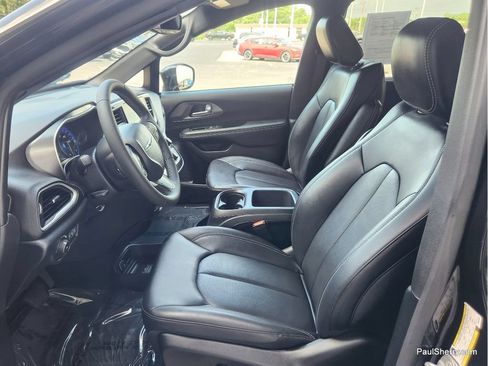 Used 2025 Chrysler Pacifica Select FWD image 31