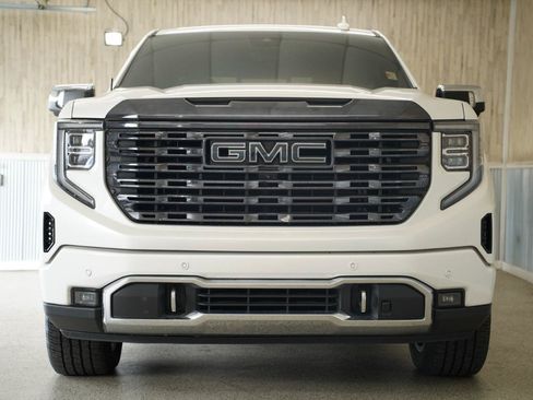 Used 2022 GMC Sierra 1500 Denali Ultimate AWD/4WD image 3