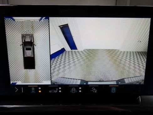 Used 2024 Chevrolet Silverado 2500 LTZ w/ LTZ Plus Package image 16