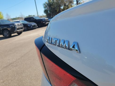 Used 2021 Nissan Altima 2.5 SR w/ SR Premium Package image 6