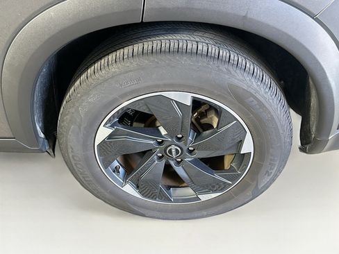 Used 2024 Nissan Rogue SV AWD/4WD image 11