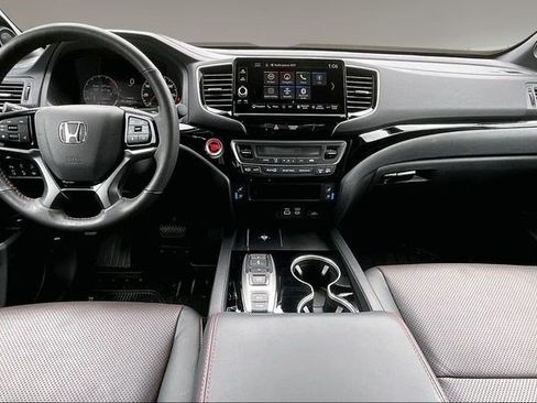 Certified 2025 Honda Ridgeline Black Edition image 8