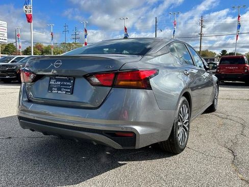 Used 2023 Nissan Altima 2.5 SV image 3