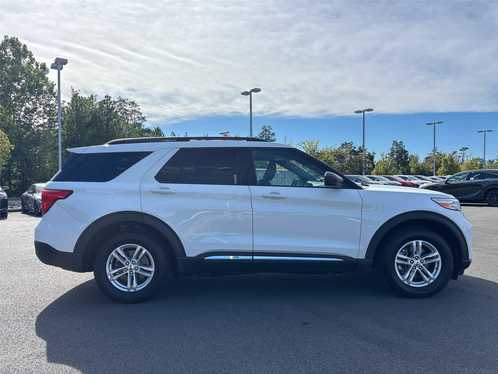 Used 2020 Ford Explorer XLT w/ Comfort Package AWD/4WD image 7