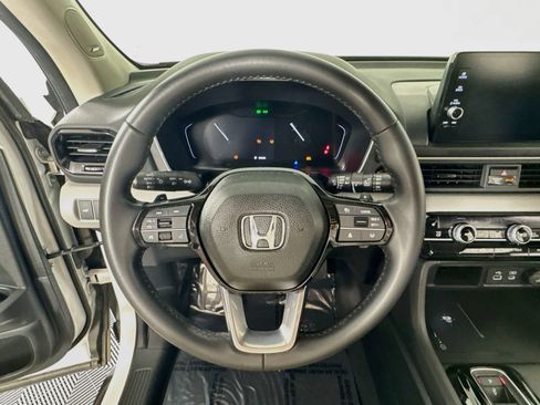 Used 2025 Honda Pilot Touring image 13