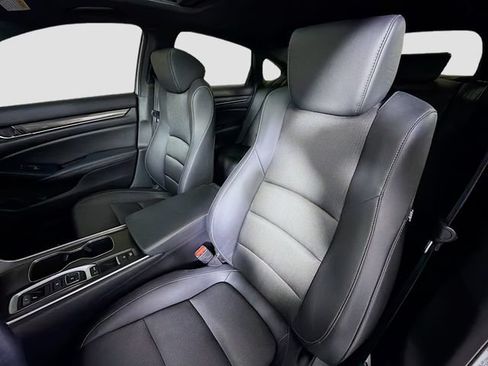Used 2022 Honda Accord Sport image 9