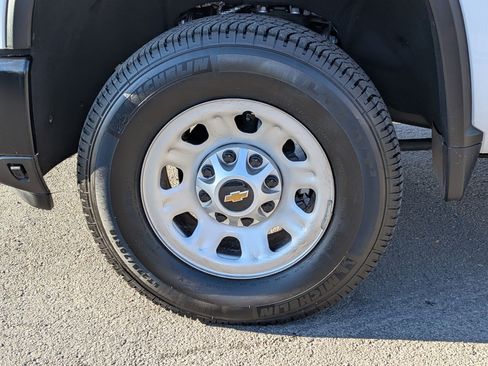 Used 2025 Chevrolet Silverado 3500 W/T image 14