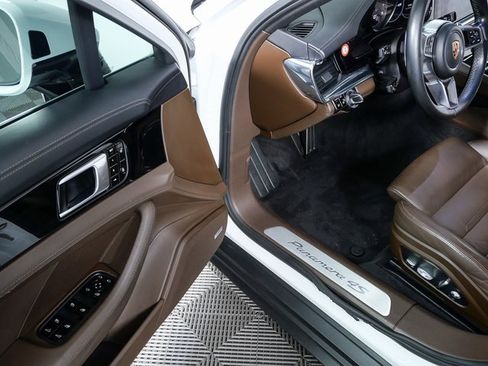 Used 2017 Porsche Panamera 4S image 8