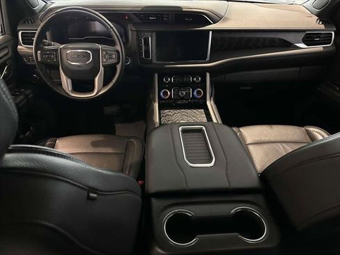 Used 2023 GMC Yukon XL Denali AWD/4WD image 15