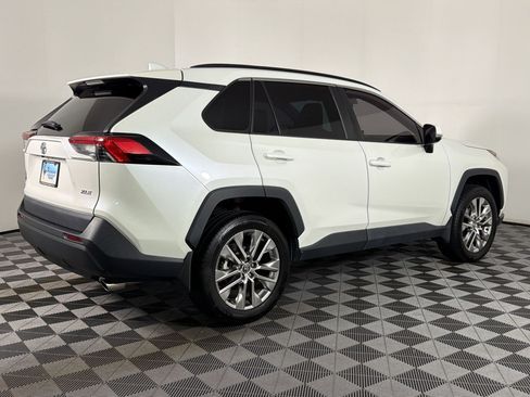 Used 2021 Toyota RAV4 XLE Premium FWD image 7
