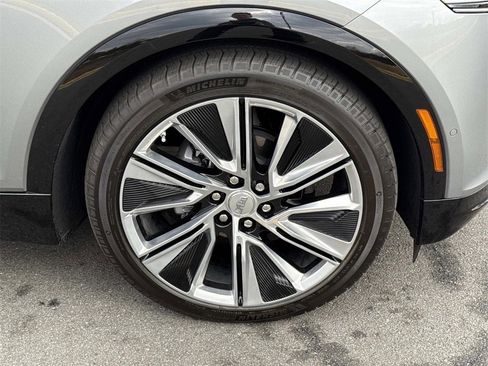 Used 2024 Cadillac Lyriq Luxury image 9