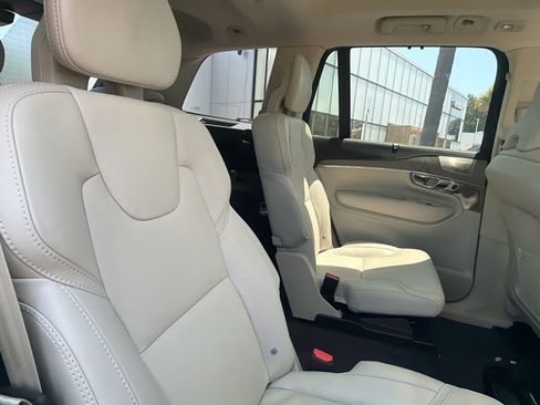 Used 2025 Volvo XC90 T8 Ultra w/ Lounge Package AWD/4WD image 22